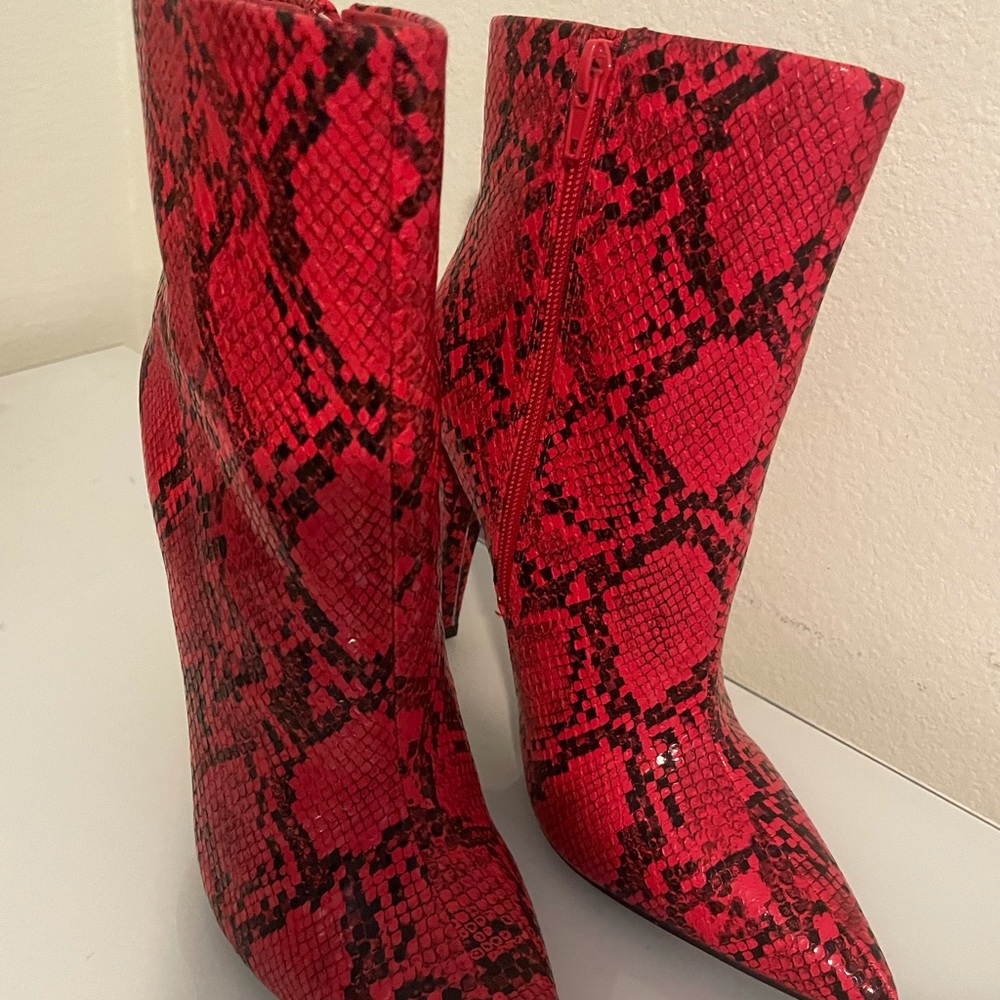 ShoeDazzle - Snakeskin Ankle Boots (Size 8)